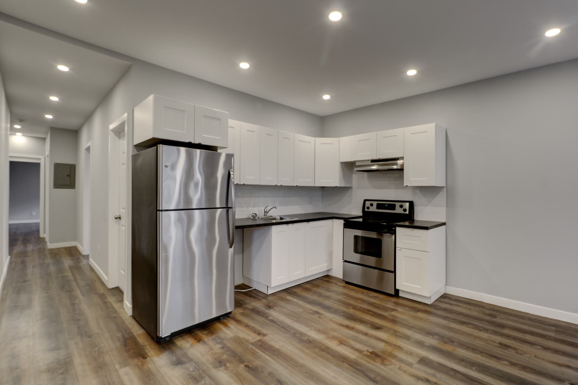 #104-1650 rue Sherbrooke E Montréal Québec H2L 1M5